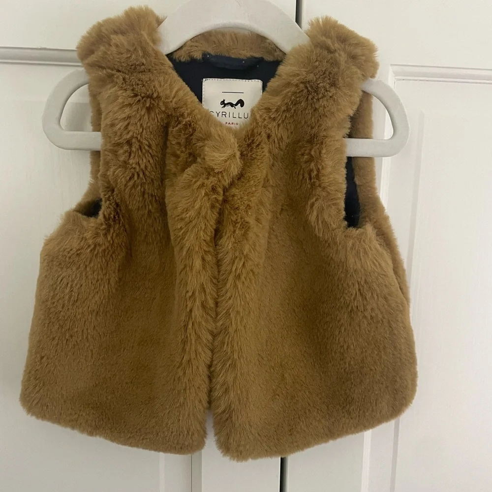 Girls Cyrillus faux-fur vest, size 4